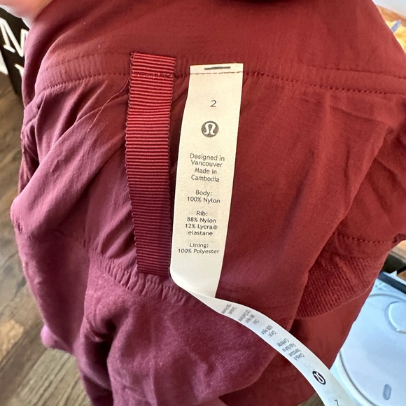 NWT Lululemon Sights Seen Jacket, Size 2, Burgundy - Picture 8 of 8